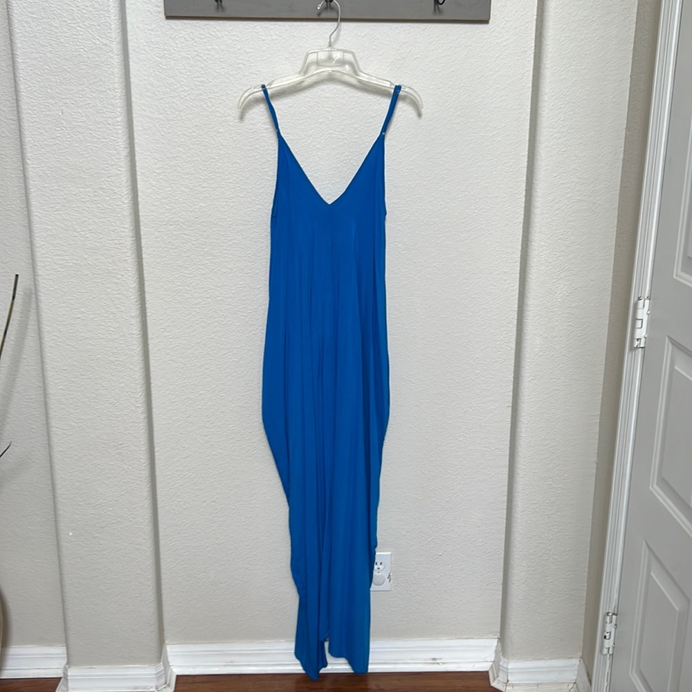 Beautiful flowy dress to dress up or to wear with cute flip flops!